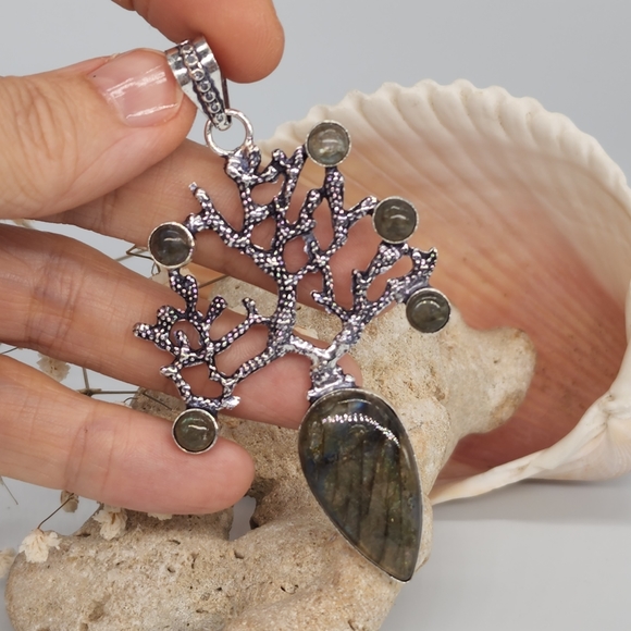 Natural Beautiful Labradorite Stone Silver Pendant - Picture 6 of 6